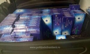 Aproximativ 2.700 pachete cu ţigări, ascunse în bagajele a doi cetăţeni români, descoperite pe Aeroportul Otopeni