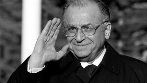 Cetățenii pot aduce un ultim omagiu fostului președinte al României, Ion Iliescu