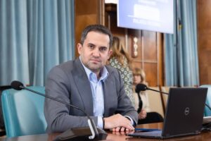 𝗚𝘂𝘃𝗲𝗿𝗻𝘂𝗹 𝗮 𝗮𝗽𝗿𝗼𝗯𝗮𝘁 𝘂𝗻 𝗽𝗮𝗰𝗵𝗲𝘁 𝗶𝗺𝗽𝗼𝗿𝘁𝗮𝗻𝘁 𝗱𝗲 𝗮𝗰𝘁𝗲 𝗻𝗼𝗿𝗺𝗮𝘁𝗶𝘃𝗲 𝗽𝗲𝗻𝘁𝗿𝘂 𝗺𝗼𝗱𝗲𝗿𝗻𝗶𝘇𝗮𝗿𝗲𝗮 𝗶𝗻𝗳𝗿𝗮𝘀𝘁𝗿𝘂𝗰𝘁𝘂𝗿𝗶𝗶 𝗿𝘂𝘁𝗶𝗲𝗿𝗲 𝘀̦𝗶 𝗳𝗲𝗿𝗼𝘃𝗶𝗮𝗿𝗲