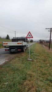 Continuă lucrările de întreținere și reparare a drumurilor