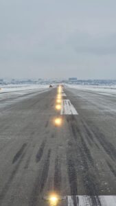 Aeroportul Internațional Sibiu operează în condiții meteorologice de iarnă