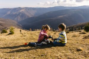 Drumeție pe poteci pastorale în împrejurimile Rășinariului