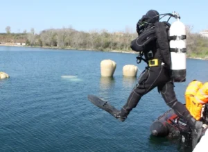 Scafandrii militari au neutralizat mina marină eșuată pe plaja Midia