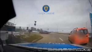A condus fără permis, după ce a sustras și o mașină – Video