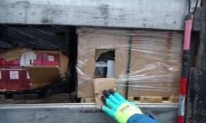 Un camion plin cu parfumuri contrafăcute, în valoare de aproximativ 13 milioane de lei, depistat de polițiștii de frontieră din cadrul ITPF Giurgiu, la Calafat