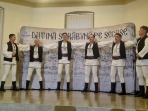 Tinerii dansatori din comuna Șura Mare au strălucit la Festivalul „Datină Străbună pe Secașe”
