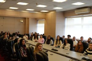 Ministrul Irineu Darău s-a întâlnit cu cei 42 de studenți SNSPA și ASE aflați în stagiu de practică la Ministerul Economiei, Digitalizării, Antreprenoriatului și Turismului