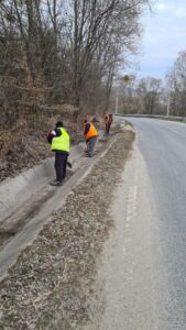 Continuă lucrul pe drumurile județene