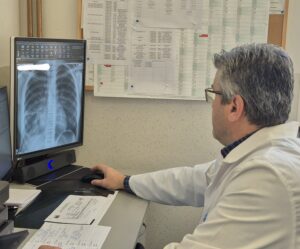 Radiografia pulmonară – un instrument esențial în depistarea precoce a bolilor respiratorii