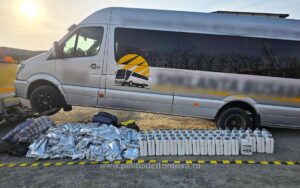 Aproape o tonă de insecticid fără acte, confiscată la Satu Mare; patru persoane cercetate penal