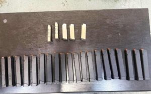 Încărcătoare pentru arme letale și țigarete ascunse într-un autocar, descoperite de polițiștii de frontieră la Giurgiu