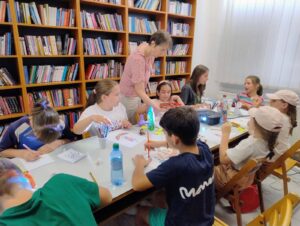 „Vara Copiilor” în filialele Bibliotecii ASTRA – aventură și descoperiri pentru micii sibieni