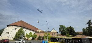 Schimbare de echipament cu ajutorul elicopterului – Video