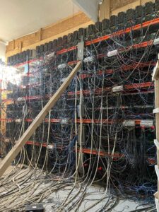 Fermă clandestină de criptomonede