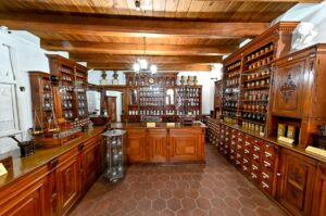 Se redeschide Muzeul de Istorie a Farmaciei