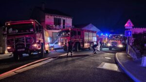 România prelungește cu încă două săptămâni misiunea contingentului de pompieri din Franța