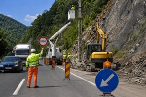 Încep restricțiile de circulație pe DN 7CC pentru pregătirea lucrărilor de protecție a versanților
