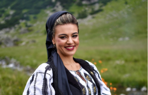 “Ciobănaș cu oi țurcane” – noua piesa și noul videoclip al Melaniei Gîjulete. Vezi clipul în articol