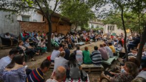 August la Grădina Bis: film, teatru, concert și o aniversare de zece ani