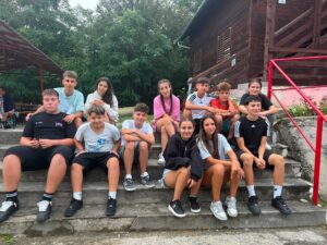 Tabără interactivă pentru voluntariat, creativitate și implicare comunitară, la Ocna Sibiului