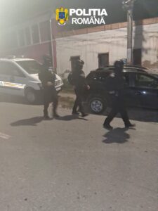4 MANDATE DE PERCHEZIȚIE DOMICILIARĂ, ÎNTR-UN DOSAR PRIVIND TĂIEREA FĂRĂ DREPT DE ARBORI DIN FONDUL FORESTIER NAȚIONAL