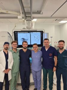 O NOUĂ PREMIERĂ MEDICALĂ LA SCJU SIBIU: UTERUL UNEI TINERE PACIENTE, SALVAT PRINTR-O INTERVENȚIE DE RADIOLOGIE INTERVENȚIONALĂ REALIZATĂ ÎN COLABORARE CU SCJU CLUJ