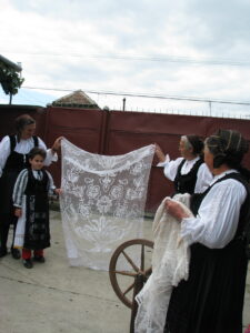Fir cu fir. Migala dantelei românești