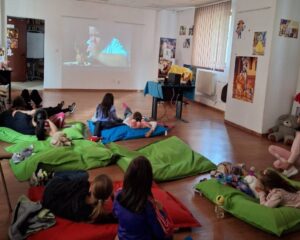ASTRA – O bibliotecă. O mulțime de lucruri de făcut. O singură noapte.