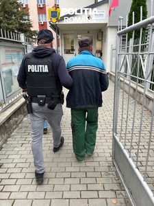 BĂRBAT REȚINUT PENTRU SCHINGIUIREA ANIMALELOR