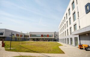 Foto – O meserie căutată, un loc de muncă bine plătit și un viitor aici, acasă. Aceasta este șansa pe care campusul dual o deschide pentru tinerii din Sibiu!